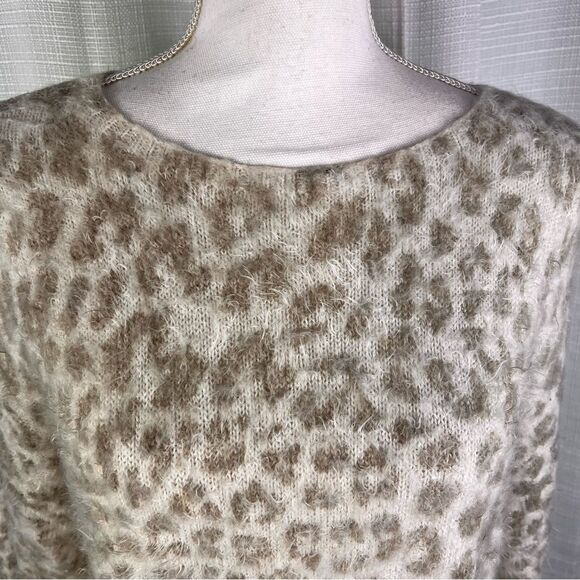 Peyton Primrose Cheetah Print Sweater Size Large Off Taupe Soft Leopard - Picture 9 of 10